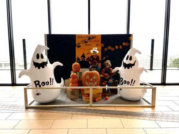 【季節飾り】ハロウィンの展示がはじまりました!